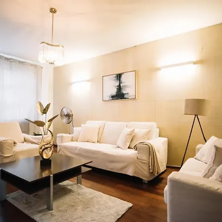 Clicktheflat Ceremony Old Town Apartment *