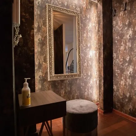 Daire Clicktheflat Ceremony Old Town